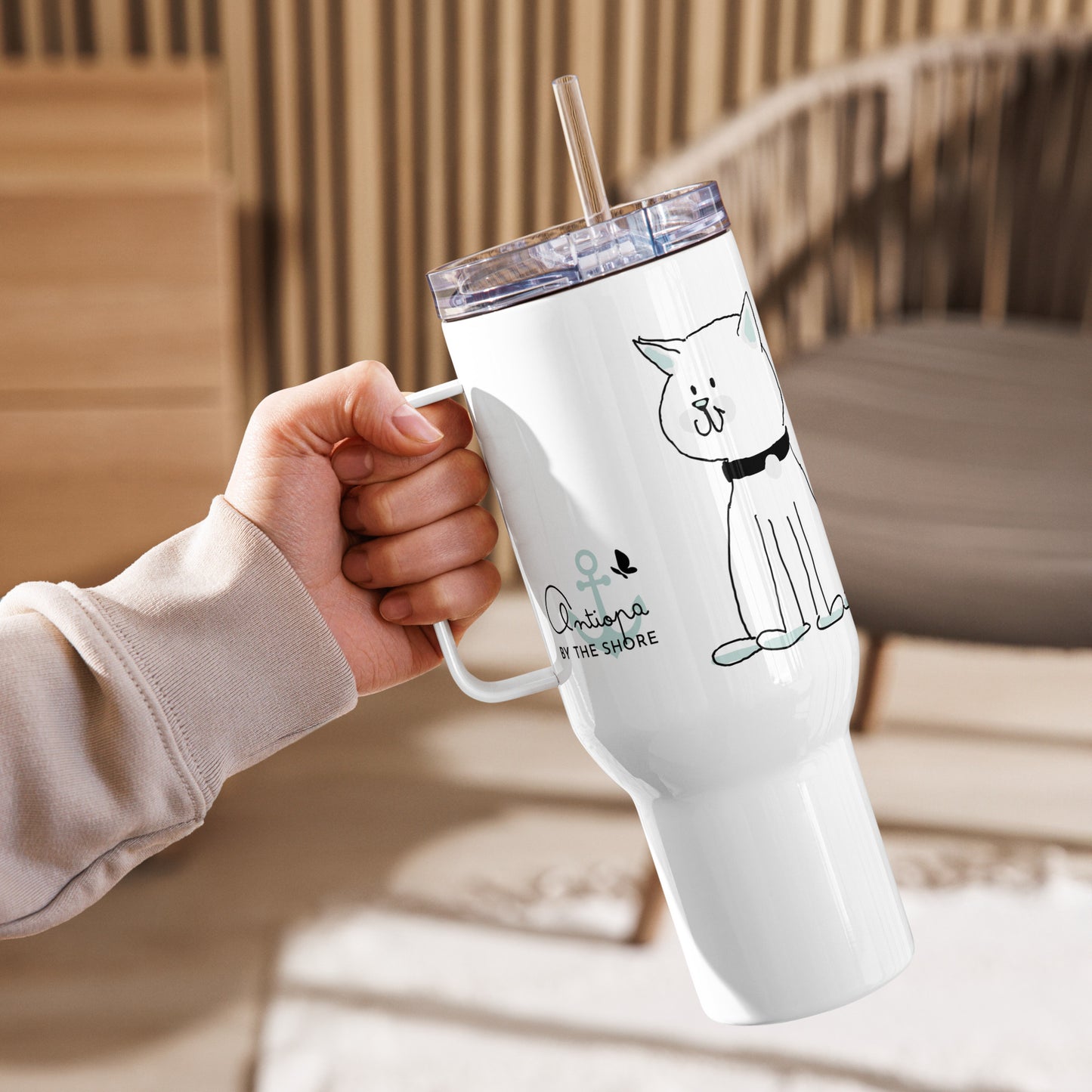 Travel mug with a handle