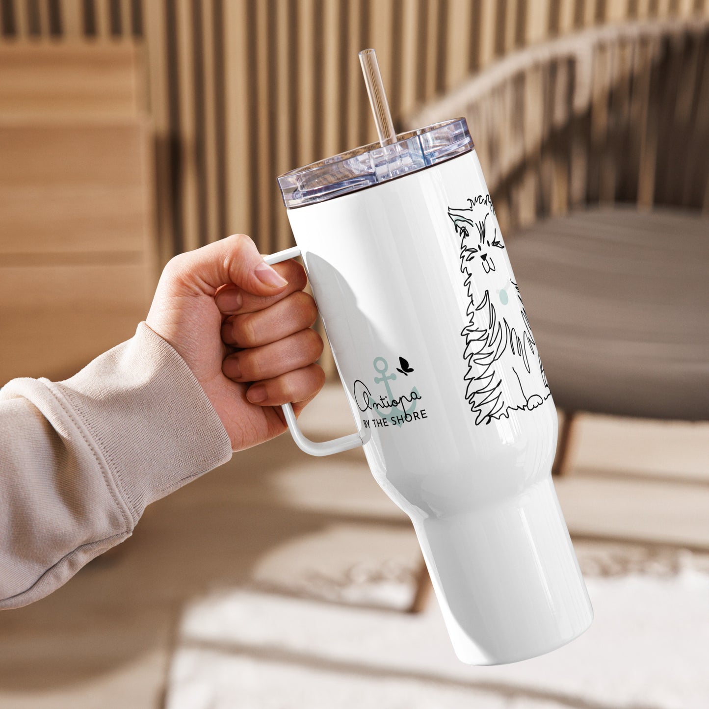 Travel mug with a handle