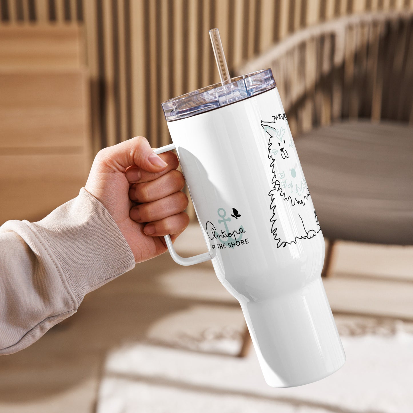 Travel mug with a handle
