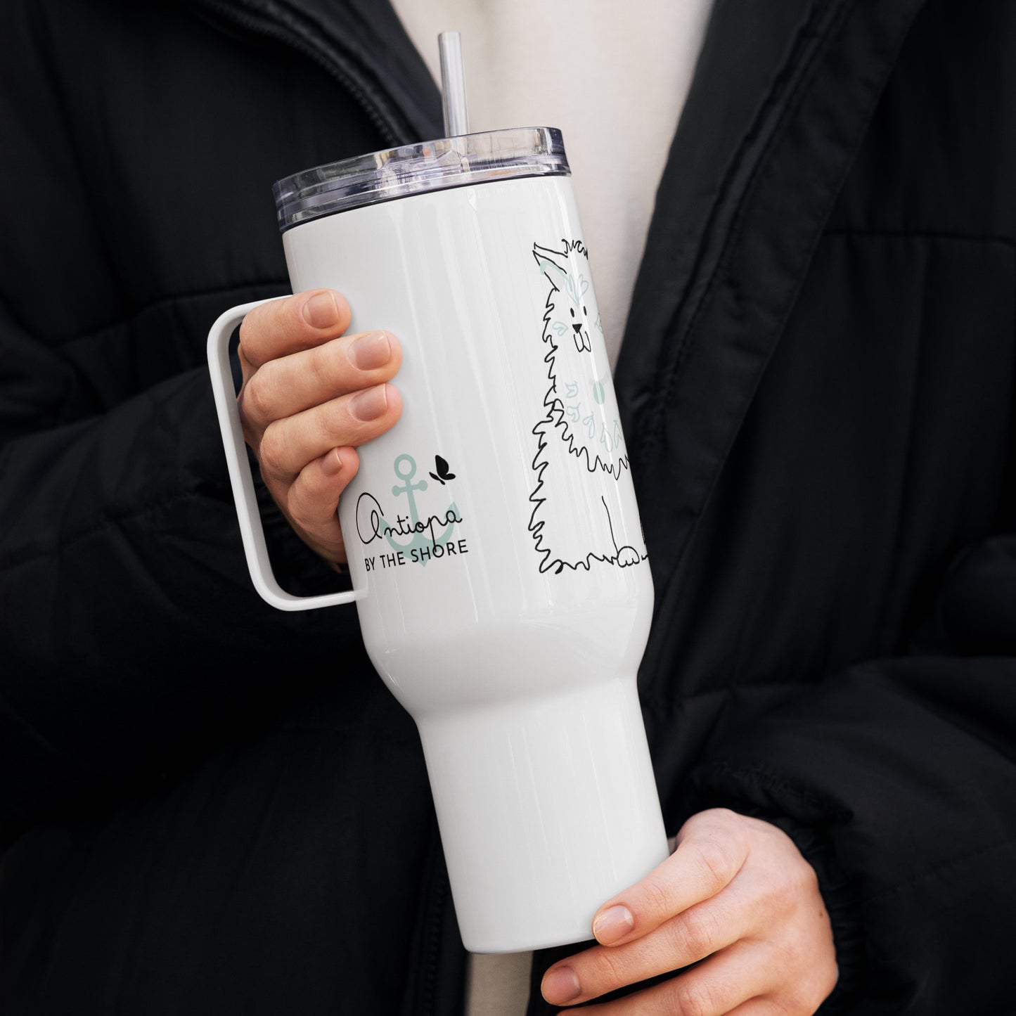Travel mug with a handle