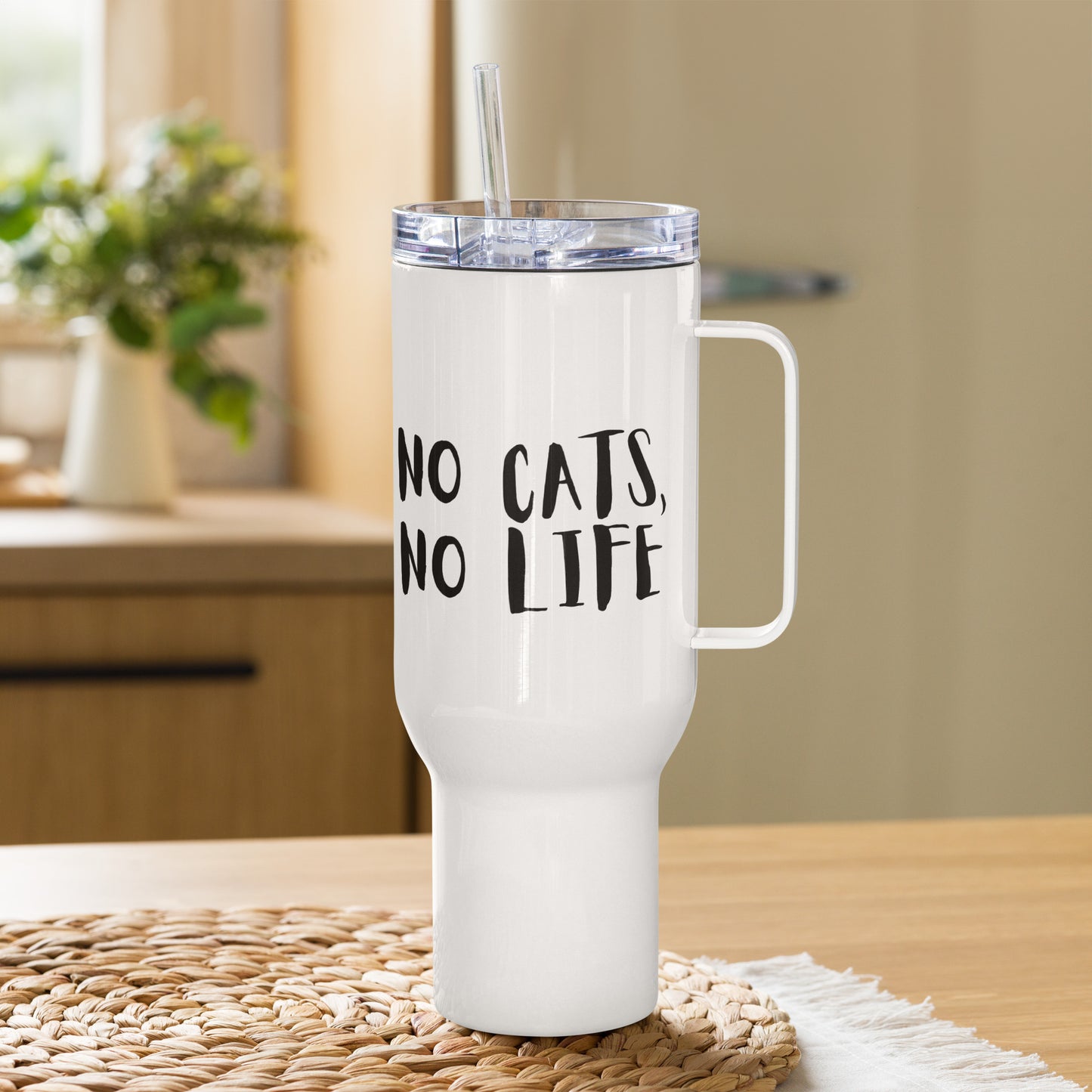 Travel mug with a handle