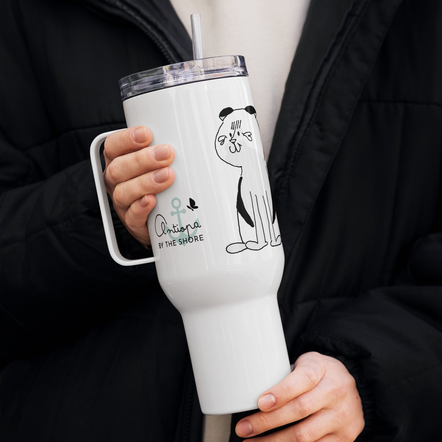 Travel mug with a handle