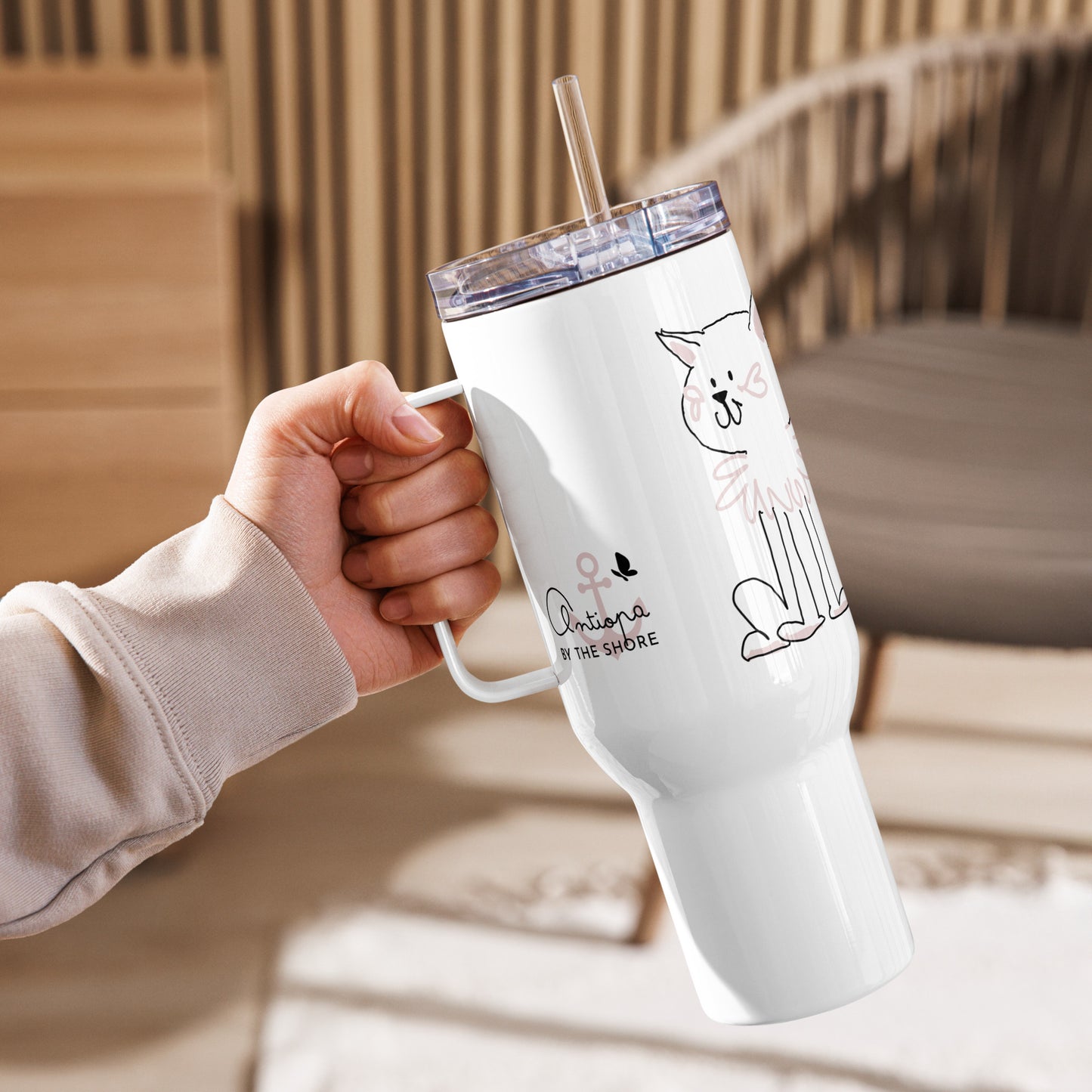Travel mug with a handle