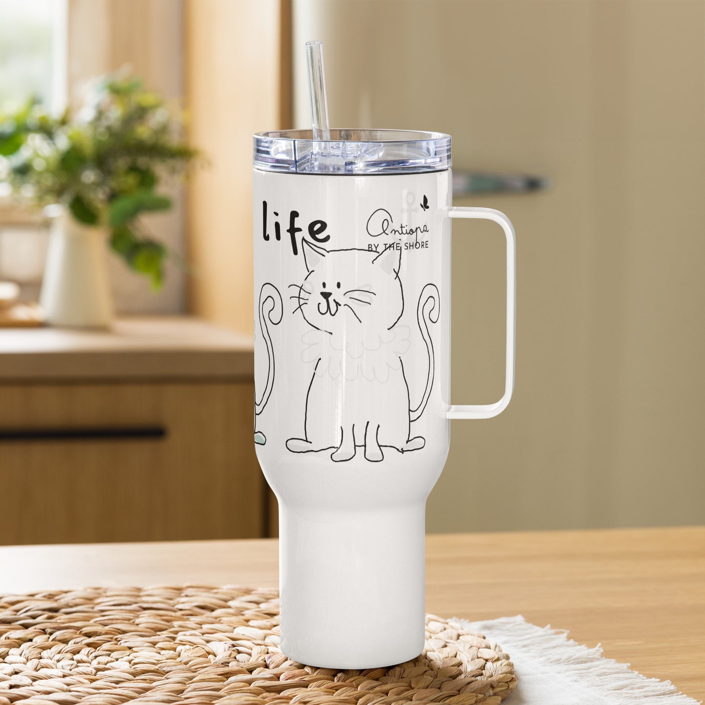 Travel mug with a handle
