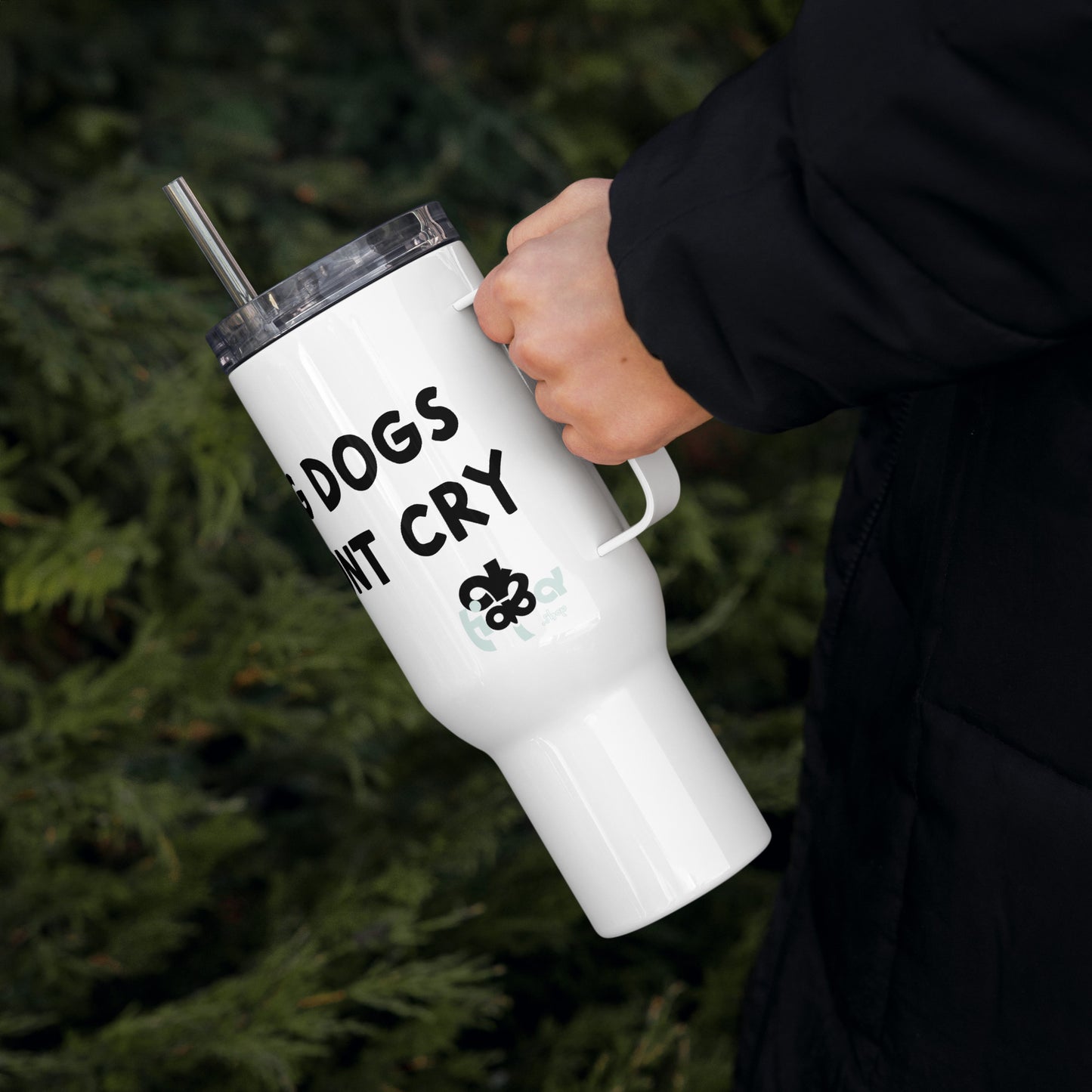 Travel mug with a handle