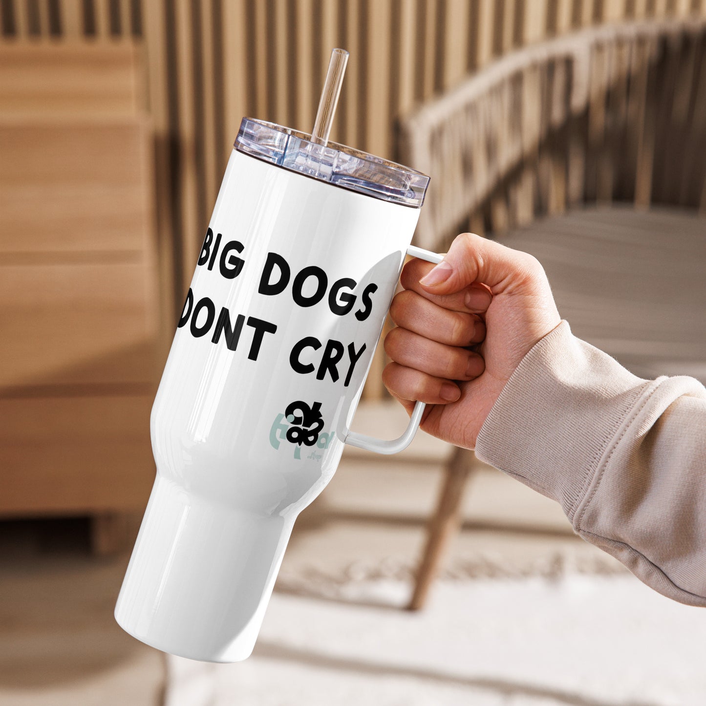 Travel mug with a handle