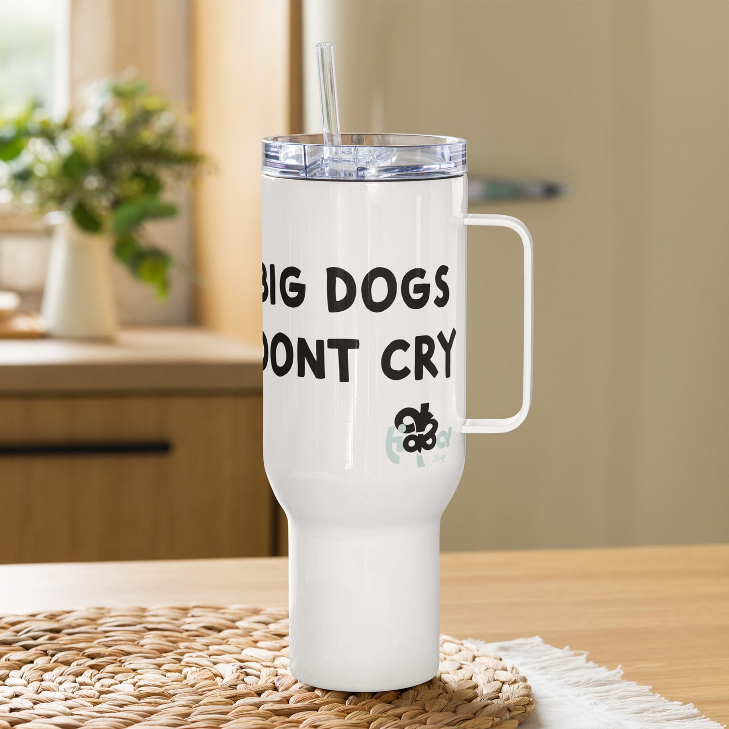 Travel mug with a handle