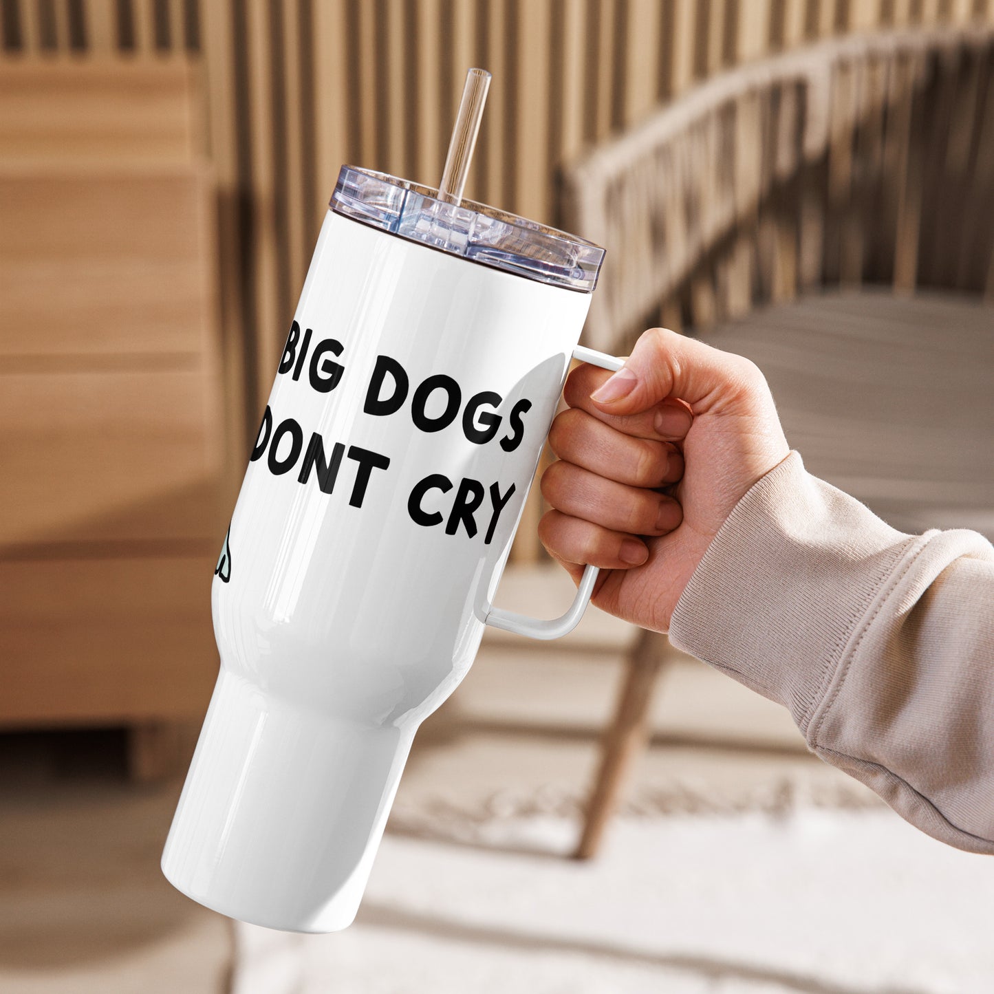 Travel mug with a handle