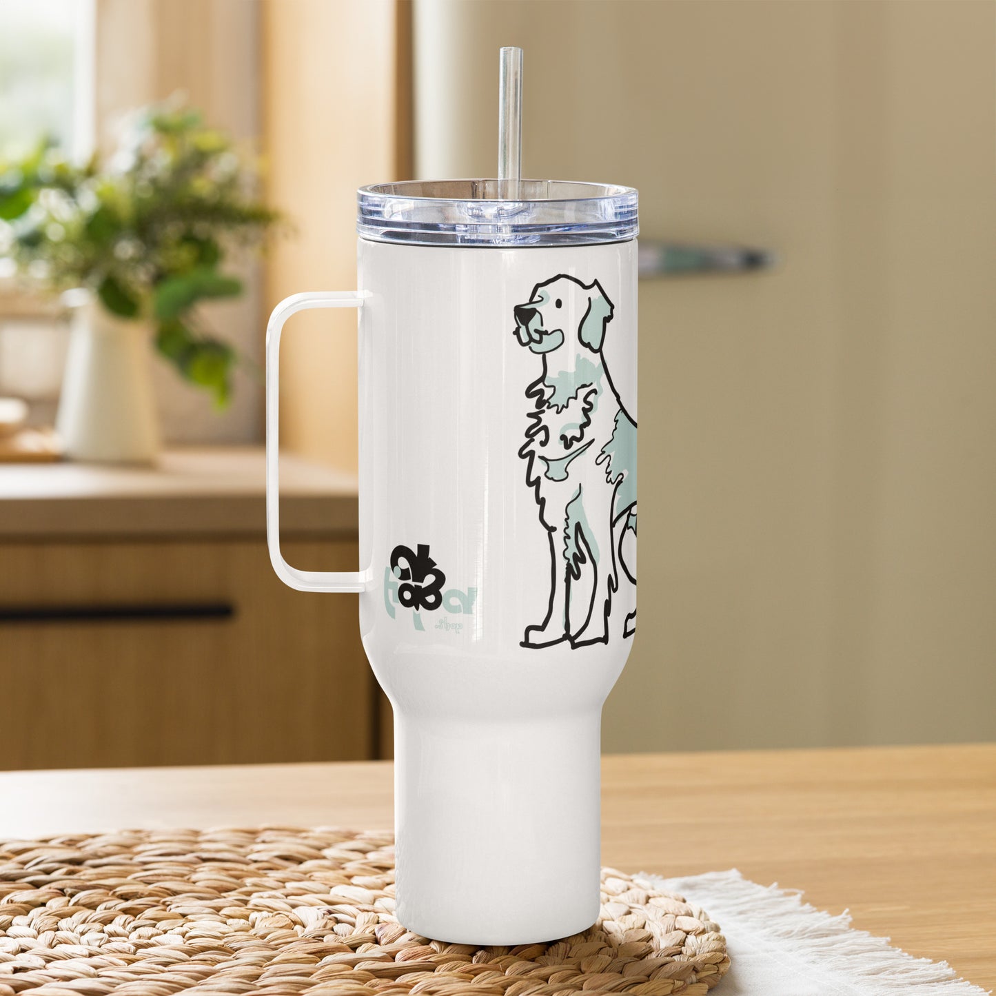 Travel mug with a handle