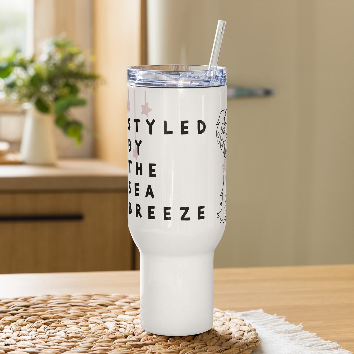 Travel mug with a handle
