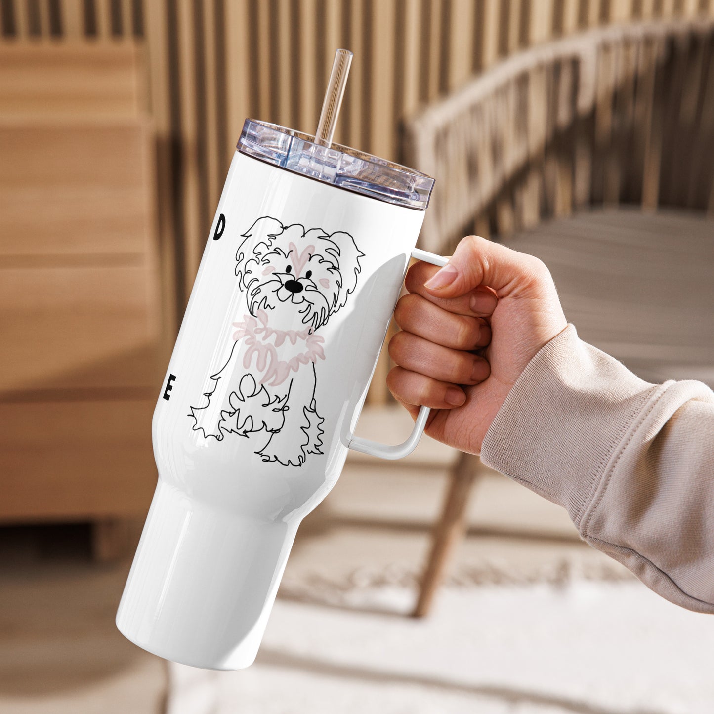 Travel mug with a handle