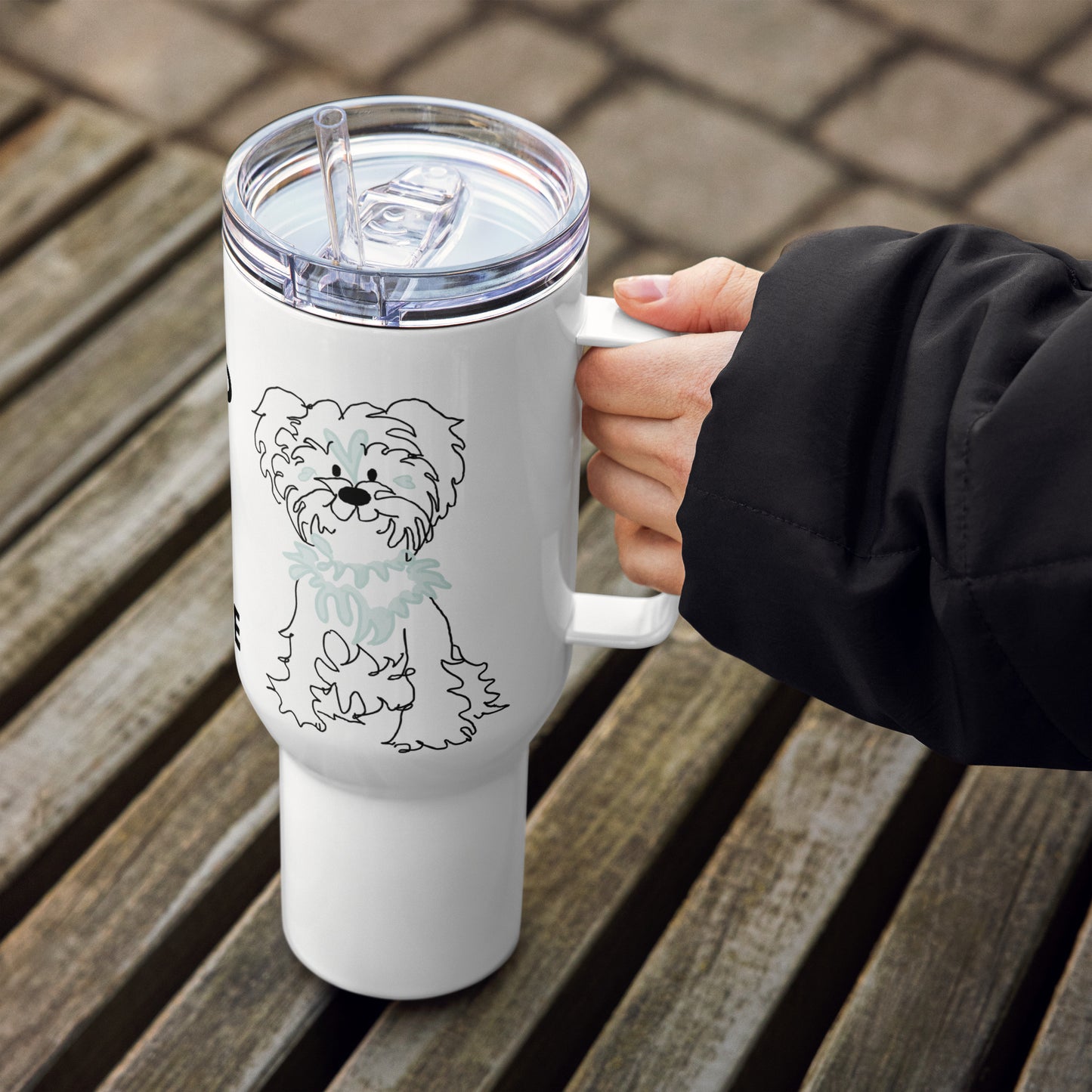 Travel mug with a handle
